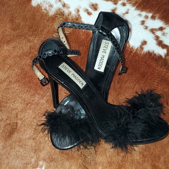 Steve Madden Scarlet Black heels with fur at top - Picture 2 of 3